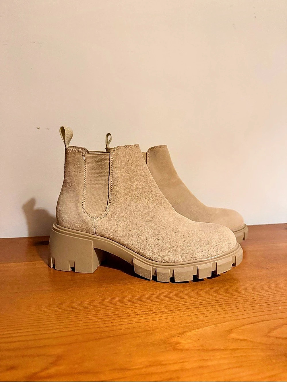 Steve Madden Suede Chelsea Boots Beige US Women’s 8.5 New